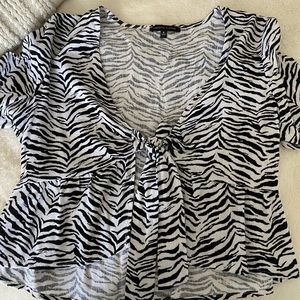 Kendal & Kylie Tie front Shirt!